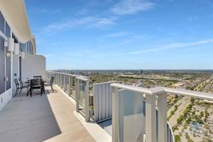 Balkón nebo terasa v ubytování Luxury Penthouse -Awesome Views-Pools - Free Parking