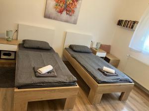 Postel nebo postele na pokoji v ubytování InOsijek- FEELS LIKE HOME