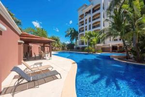 Kolam renang di atau dekat dengan Pen16 Luxury 3bd Condo in Excl Resort Complex