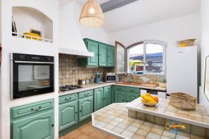 Η κουζίνα ή μικρή κουζίνα στο Maison Jade - Villa avec piscine - Barbecue - Calme