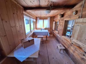 Postel nebo postele na pokoji v ubytování Ferienwohnung in altem Bauernhaus + 2 fotografie