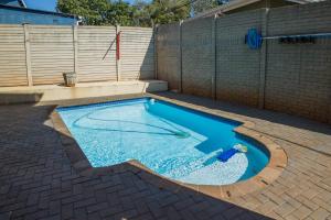 Πισίνα στο ή κοντά στο Durban Italian villa 1&2
