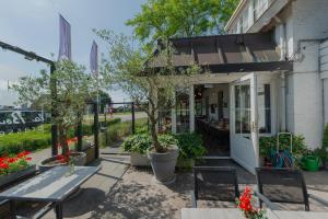 Κήπος έξω από το Boutique Hotel Herbergh Amsterdam Airport FREE PARKING
