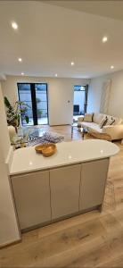 a kitchen and living room with a counter top at Stylish new 2 bedroom apartment in London