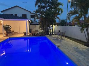 Bazén v ubytování Chambre studio confort vue piscine nebo v jeho okolí