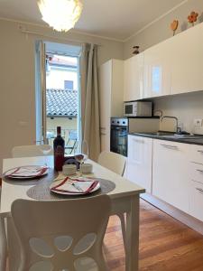 a kitchen and dining room with a table and chairs at Casa Lari Stresa in Stresa