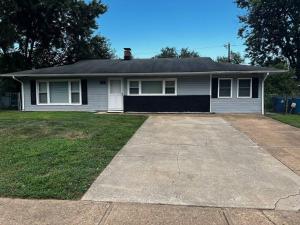 a house with a driveway in front of it at Modern 3 Bedroom Ranch House in Newark