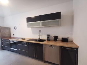 Η κουζίνα ή μικρή κουζίνα στο Komfortneubauwohnung Braunsbach