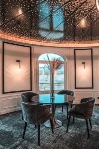 Posezení v ubytování Hôtel Carlton Lille