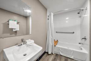 Southern Suites Carrollton的一间浴室
