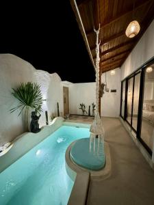 Bazén v ubytování Stunning 1 bedroom villa in Seseh nebo v jeho okolí