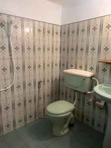 Un baño de The Drop In Madiha I Double Bedroom with private Bathroom