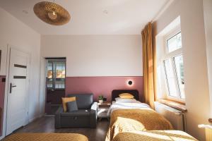 Łóżko lub łóżka w pokoju w obiekcie Willa Dąbrówka