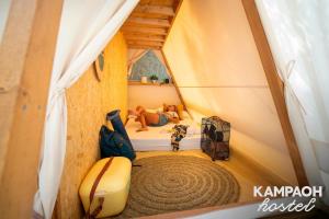 Posezení v ubytování Kampaoh Hostel Trafalgar