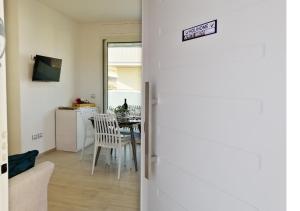 Kuchyň nebo kuchyňský kout v ubytování Holihome - Appartamento LA GIOIA + 16 fotografií