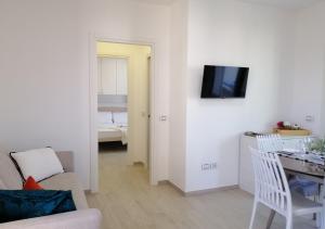 Μια τηλεόραση ή/και κέντρο ψυχαγωγίας στο Holihome - Appartamento LA GIOIA