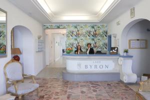 Vstupní hala nebo recepce v ubytování Hotel Lord Byron + 37 fotografií