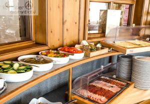 Makanan di atau berdekatan hotel