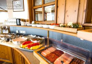 Makanan di atau berdekatan hotel