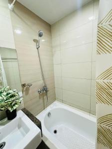 Koupelna v ubytování The Mactan Newtown, 1-BR Seaview Condo