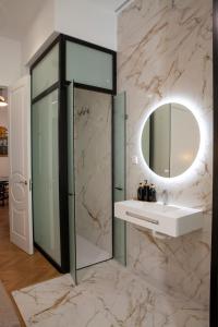 a bathroom with a sink and a mirror at Pries Homes - Little Lotus in Málaga