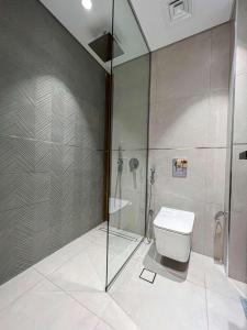 Bany a Bright New Studio with Pool & Gym Access, 5 min from Gardens Metro