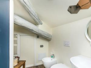 Bilik mandi di Lakefront Studio in Lecco Center - Cozy Stay with Amazing Views