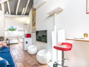 Dapur atau dapur kecil di Lakefront Studio in Lecco Center - Cozy Stay with Amazing Views