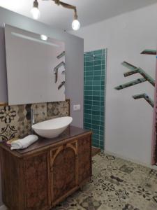 a bathroom with a sink and a mirror at rural relax in Villar del Arzobispo
