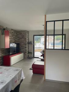a living room with a table and a couch at Maison à la campagne en chanvre in La Chevillotte