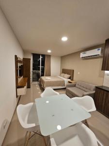 a living room with a white table and chairs at Departamento de lujo en EQUIPETROL in Santa Cruz de la Sierra