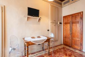 TV a/nebo společenská místnost v ubytování Romantic Suite Near Pisa Lucca