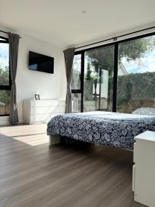 Giường trong phòng chung tại Deerpark semi sleeps 8 with sofa bed +35 ảnh