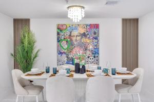 Φωτογραφία από το άλμπουμ του Lux 3BR City-View Retreat in Hollywood, 4th Floor στο Χόλιγουντ