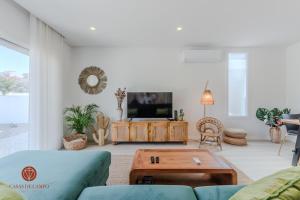 a living room with a couch and a tv at Casas de Campo - Vale da Terça in Vermelha