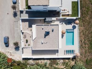 an overhead view of a building with a swimming pool at Casas de Campo - Vale da Terça in Vermelho