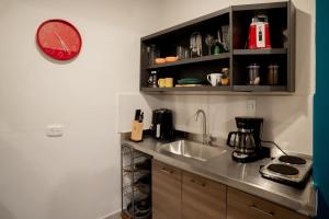 Kuchyň nebo kuchyňský kout v ubytování Loft in the heart of laureles