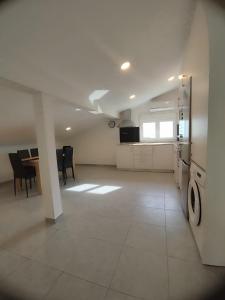 a large white room with a table and chairs at Casa cascais in São Domingos de Rana