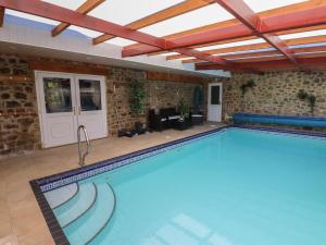 Swimmingpoolen hos eller tæt på Moorhen House