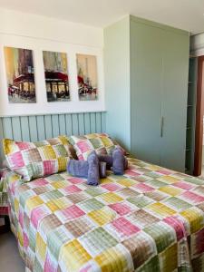 Ένα ή περισσότερα κρεβάτια σε δωμάτιο στο Studio ZN Barra 400m da Praia