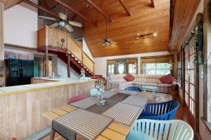 Φωτογραφία από το άλμπουμ του Driftwood Hideaway σε Canyon Lake