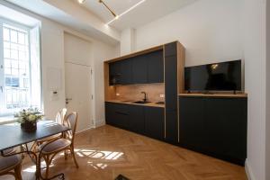 a kitchen with a large cabinet with a sink and a table at Pries Homes - Center Beach in Málaga