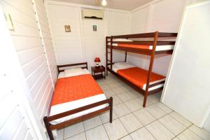 Sur la route des épices - Location villas avec piscine et jacuzzi客房内的一张或多张床位