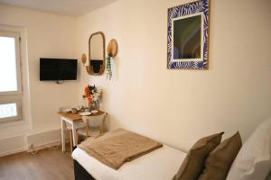 Et tv og/eller underholdning på Charmant Appartement à Paris 2P