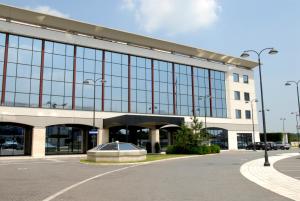 a large office building with a lot of windows at Grand Hotel Duca Di Mantova in Sesto San Giovanni