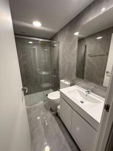 Koupelna v ubytování Pereira Azurara 3 quarto 5