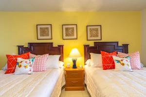 プエルト・バジャルタにあるCasa Vista del Mar - Hermoso condo frente al Marの寝室に並んで置かれた2つのベッド +49枚の写真