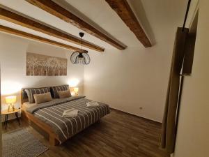 Ένα ή περισσότερα κρεβάτια σε δωμάτιο στο Apartman Denis