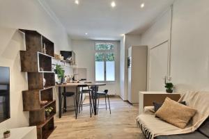 Η κουζίνα ή μικρή κουζίνα στο Bel appartement rdc détente Balnéo & Ciné & Terrasse proche Centre Gare Amiens