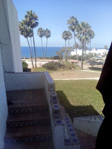 ラパスにあるPlaza Del Mar, Tijuana, Ensnadaの家のバルコニーからビーチの景色を望めます。 +2枚の写真